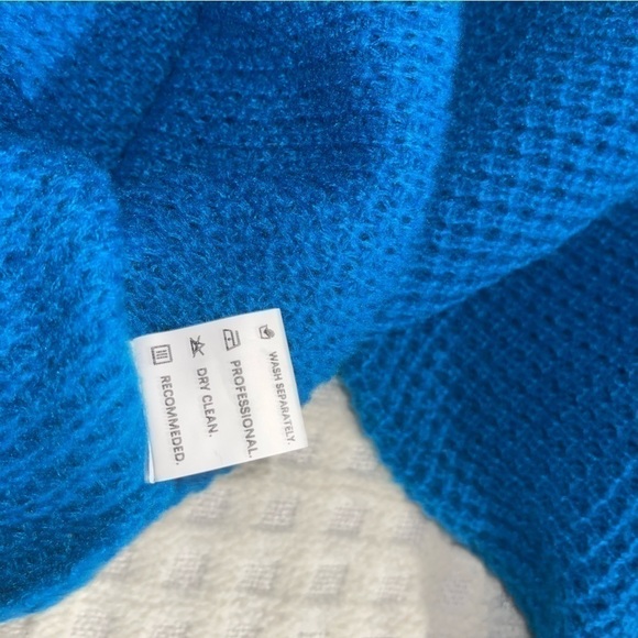 Noracora Wool Knitted Sweater with zipper front, size small - Picture 8 of 9